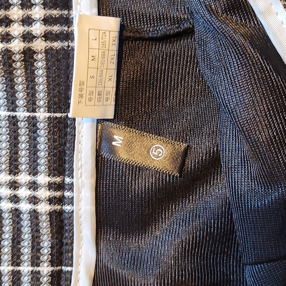 Ali express size 5 mini skirt black and white. - Picture 2 of 3